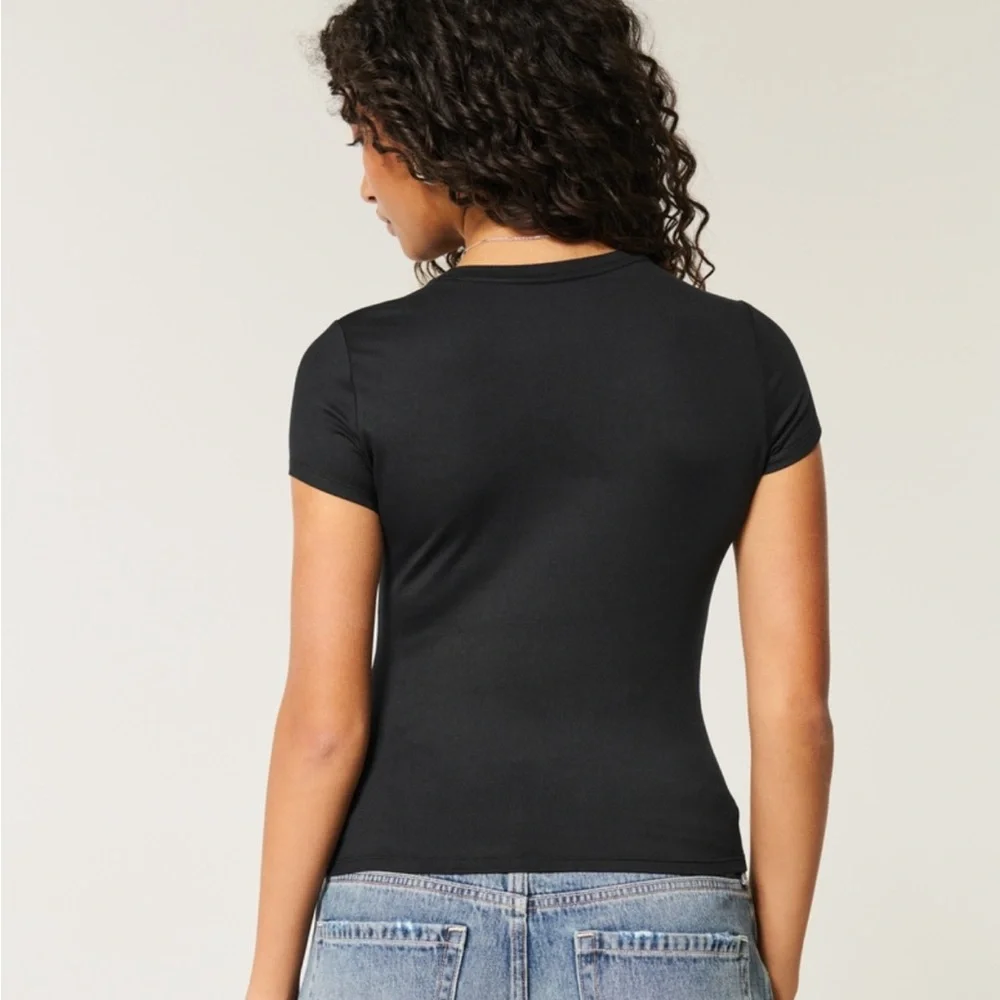 Hollister Soft Strech Seamless Baby Tee - Picture 3 of 7